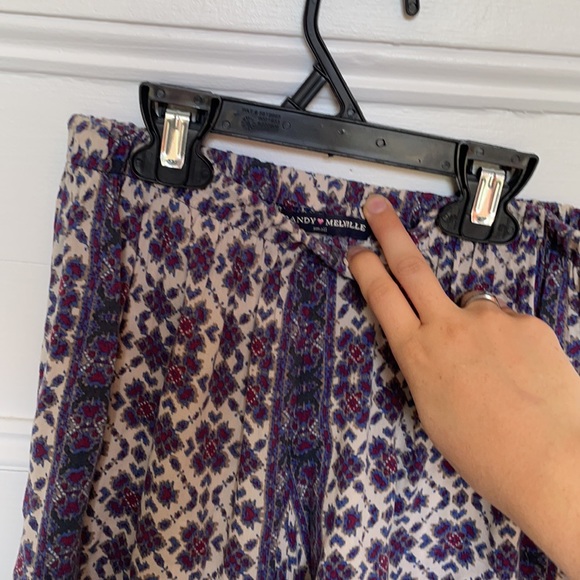 Brandy Melville flowy print shorts - Picture 2 of 3